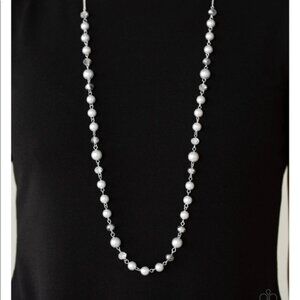 🆕 Pristine prestige Necklace/earrings set NWT